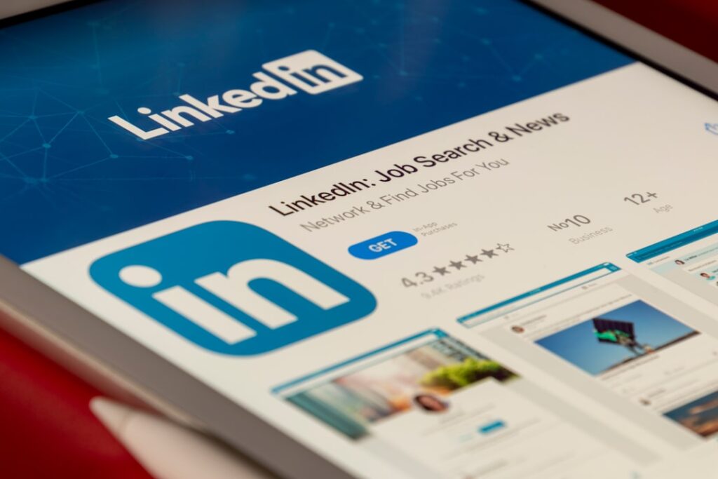 Tabela Comparativa: Critérios para Otimização SEO no LinkedIn vs Outras Plataformas B2B - imagem editorial 2