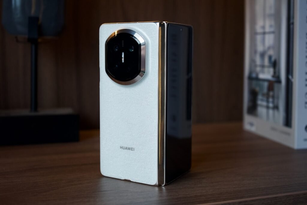Huawei Mate XT2: tri-fold com tela de privacidade Lingdun e chip Kirin 9050 Pro - Leia também